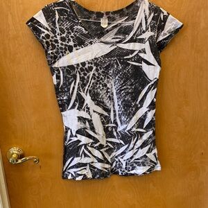 Monochrome Patterned Women's Short Sleeve Top